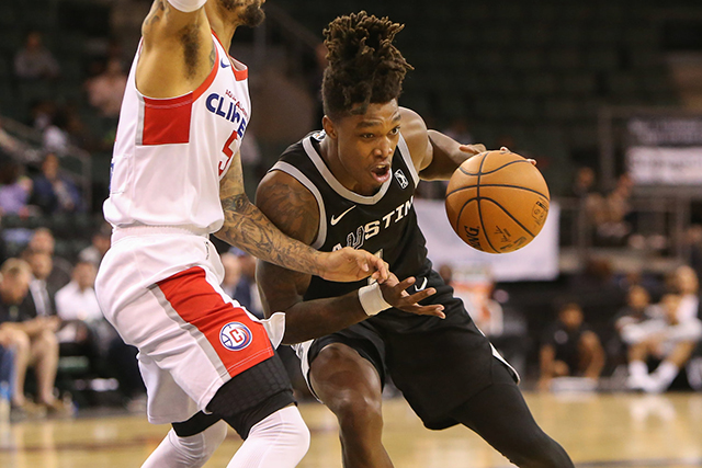 开云体育官网-窗口期圣安东尼奥马刺调整名单以备NBA总决赛；临场应变环节打磨；更衣室稳定；球探报告显示潜力的简单介绍