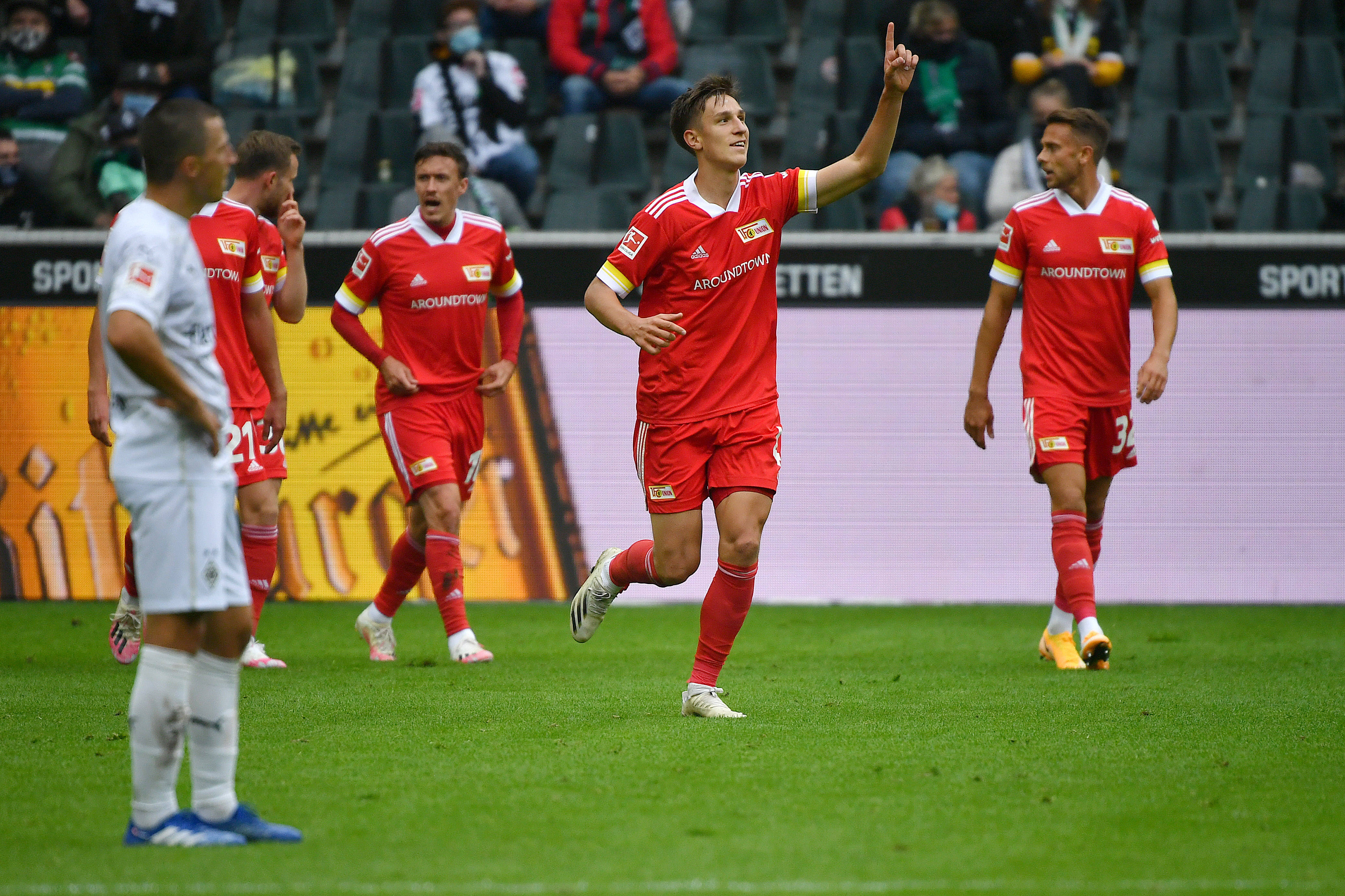 开云-门兴格拉德巴赫发布备战花絮，转会期临场应变，欧冠任务艰巨，纪律约束更严格的简单介绍