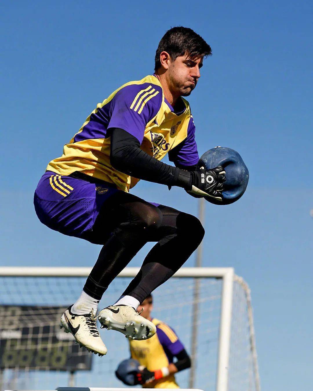 开云-关于国际比赛日瓦伦西亚调整名单以备社区盾；远射贴柱环节打磨；管理层满意；更衣室氛围转暖的信息